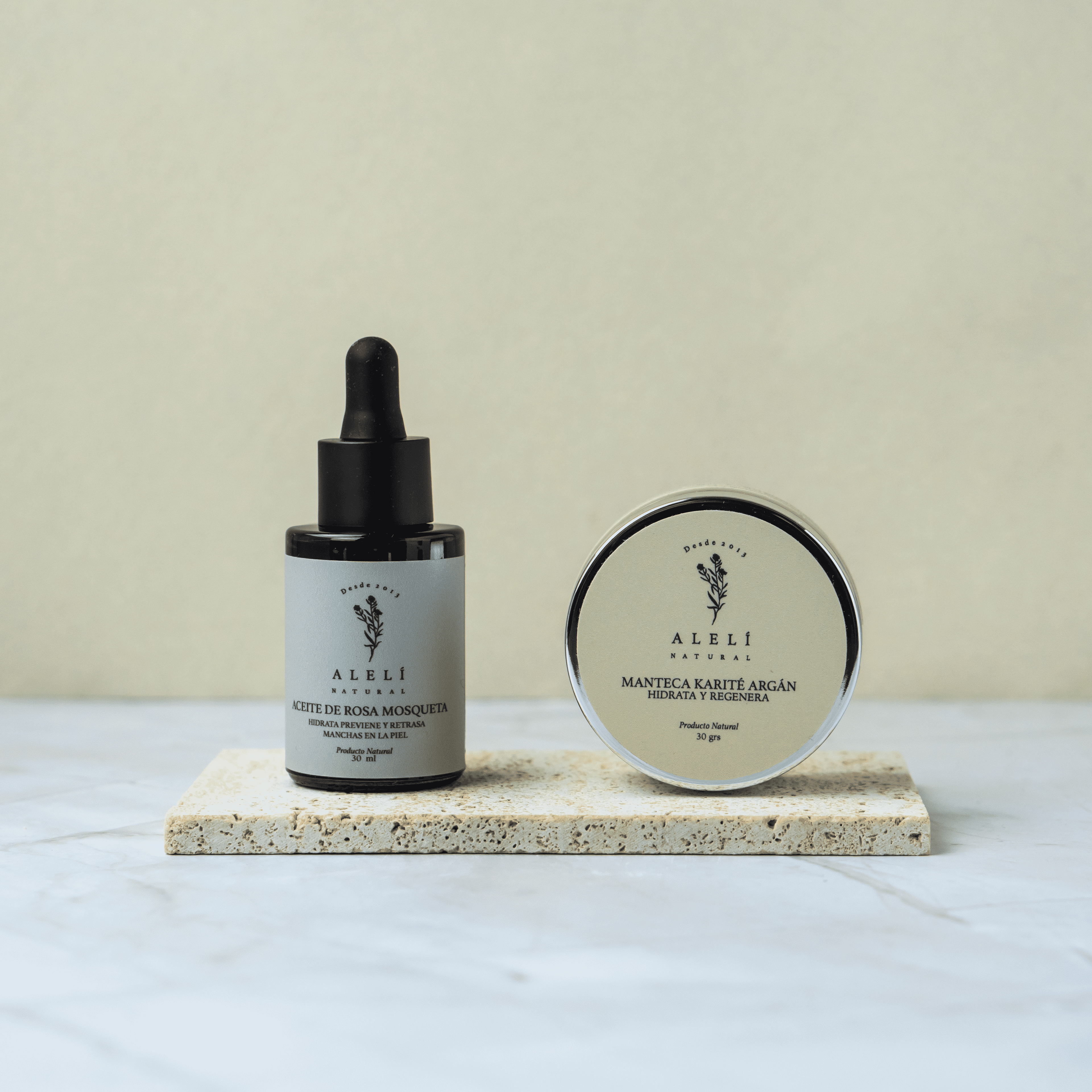 Descubre el poder reparador de la manteca de karité y el aceite de de rosa mosqueta con este pack diseñado para restaurar la elasticidad, suavidad y brillo natural de la piel. Ideal para pieles secas o expuestas a factores externos, este dúo revitaliza en profundidad con ingredientes vegetales y antioxidantes.