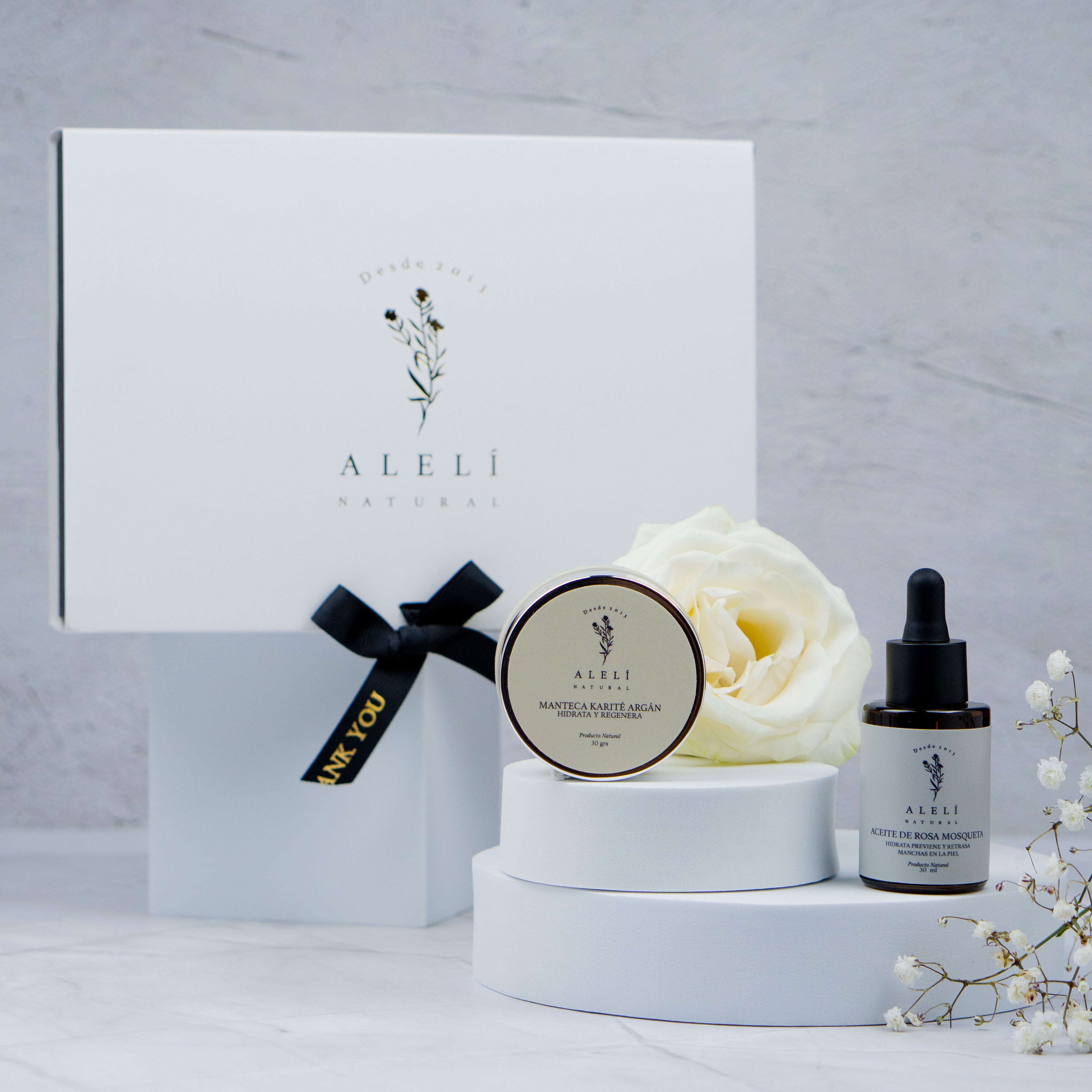 Descubre el poder reparador de la manteca de karité y el aceite de de rosa mosqueta con este pack diseñado para restaurar la elasticidad, suavidad y brillo natural de la piel. Ideal para pieles secas o expuestas a factores externos, este dúo revitaliza en profundidad con ingredientes vegetales y antioxidantes.