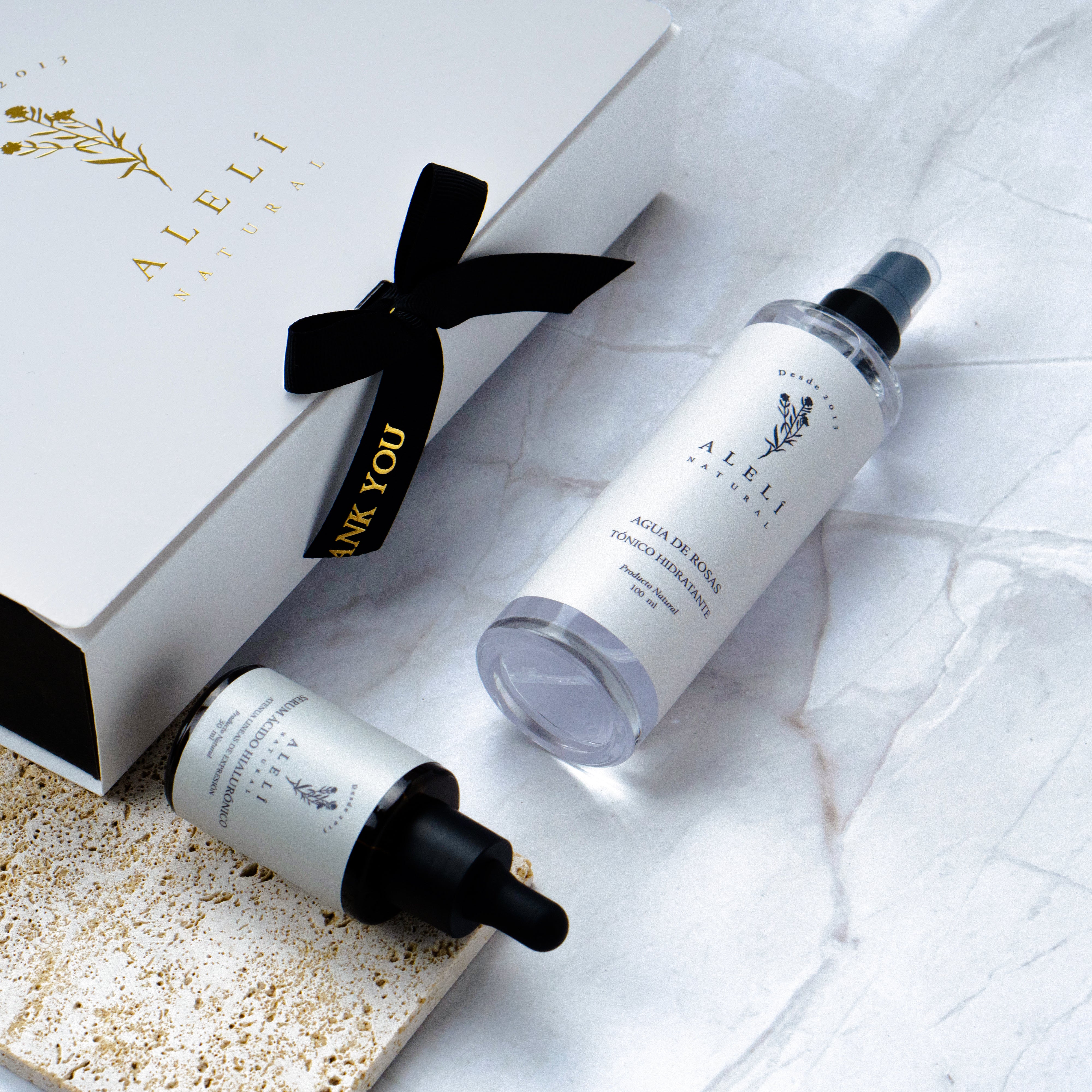 Vista frontal del Pack Doble Hidratación Facial Alelí Natural, que incluye Sérum de Ácido Hialurónico y Tónico de Agua de Rosas.