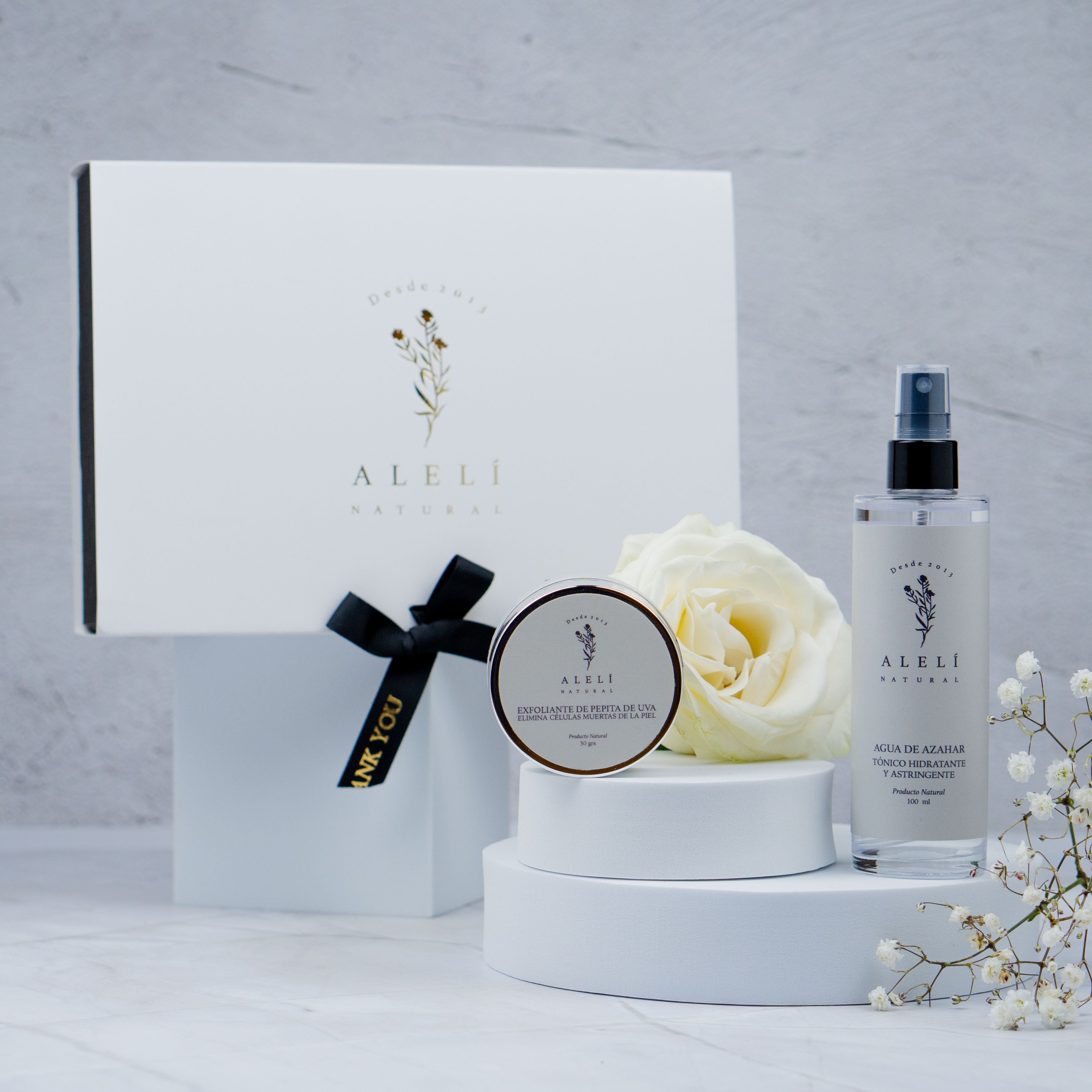 Pack Momento Exfoliación Alelí Natural con caja de regalo elegante. Regalo ideal para renovar la piel con ingredientes naturales.