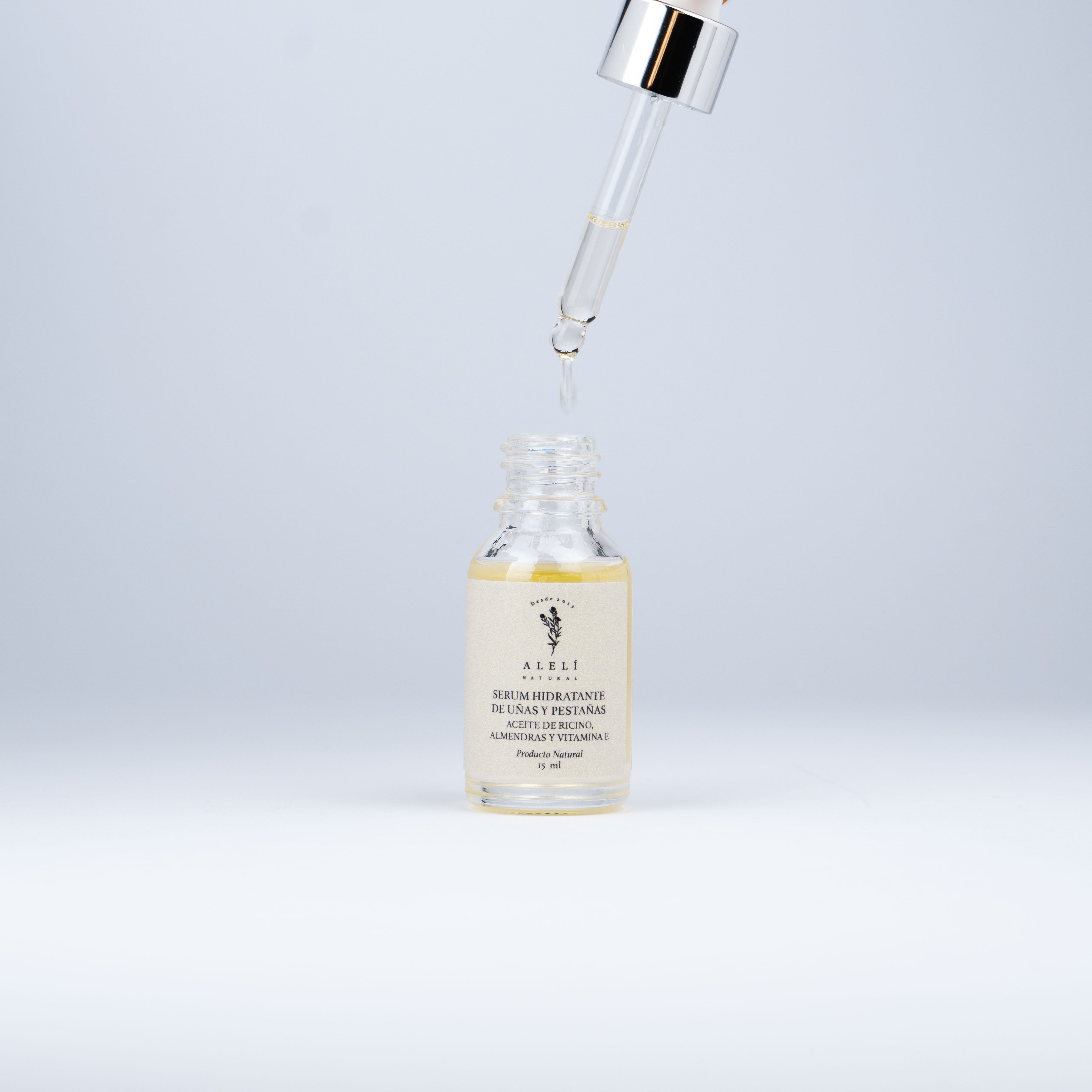 Textura del Sérum Hidratante de Pestañas y Uñas Alelí Natural. Ligero y nutritivo, promueve crecimiento saludable.