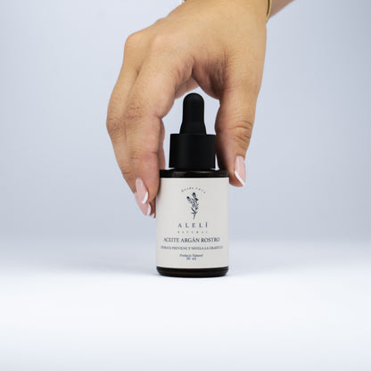 Aceite de Argán Alelí Natural sostenido en la mano. Ideal para mostrar el tamaño real del frasco.