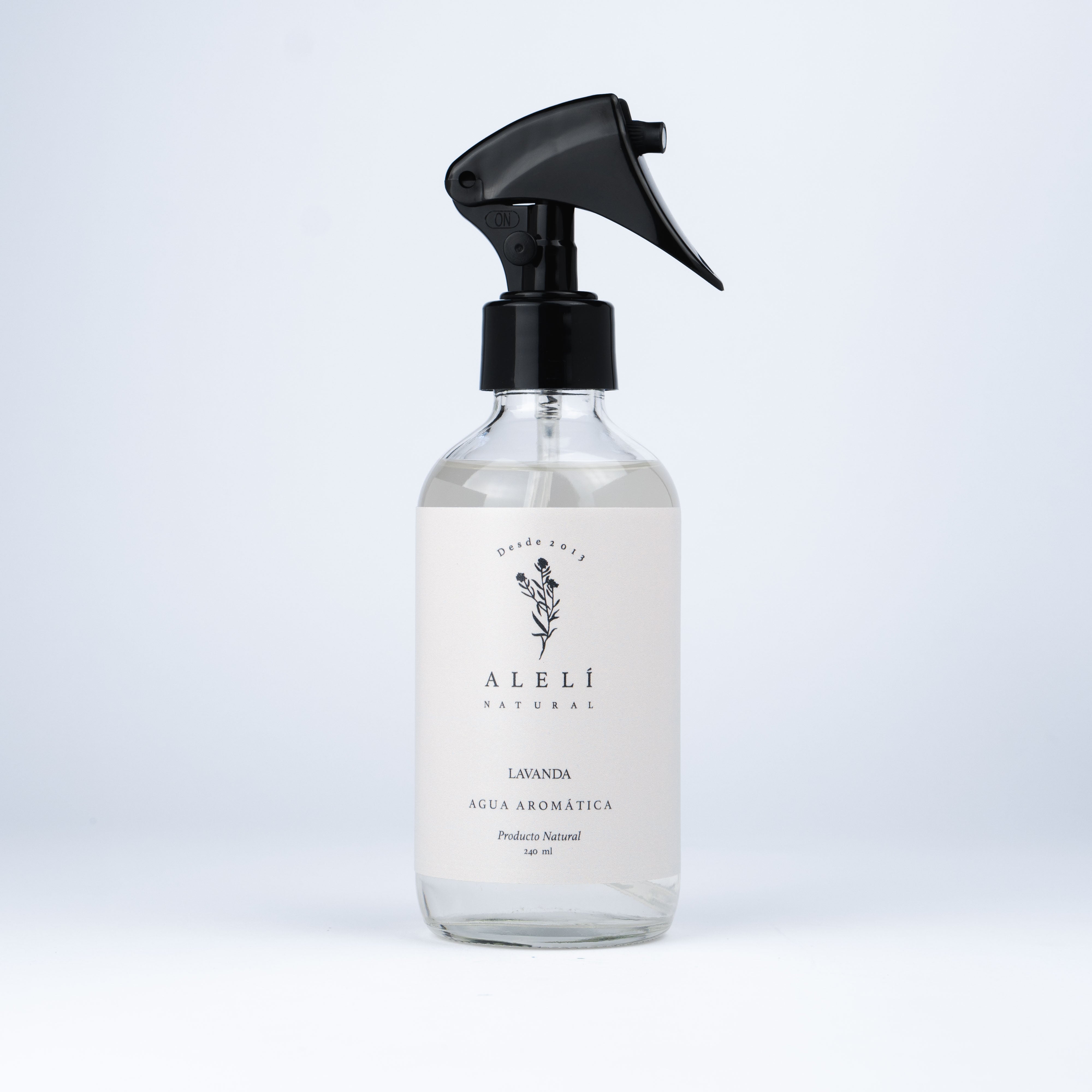 Aromatizador ambiental natural Alelí Natural 240 ml Lavanda. Fragancia calmante ideal para ropa, sábanas o el hogar.