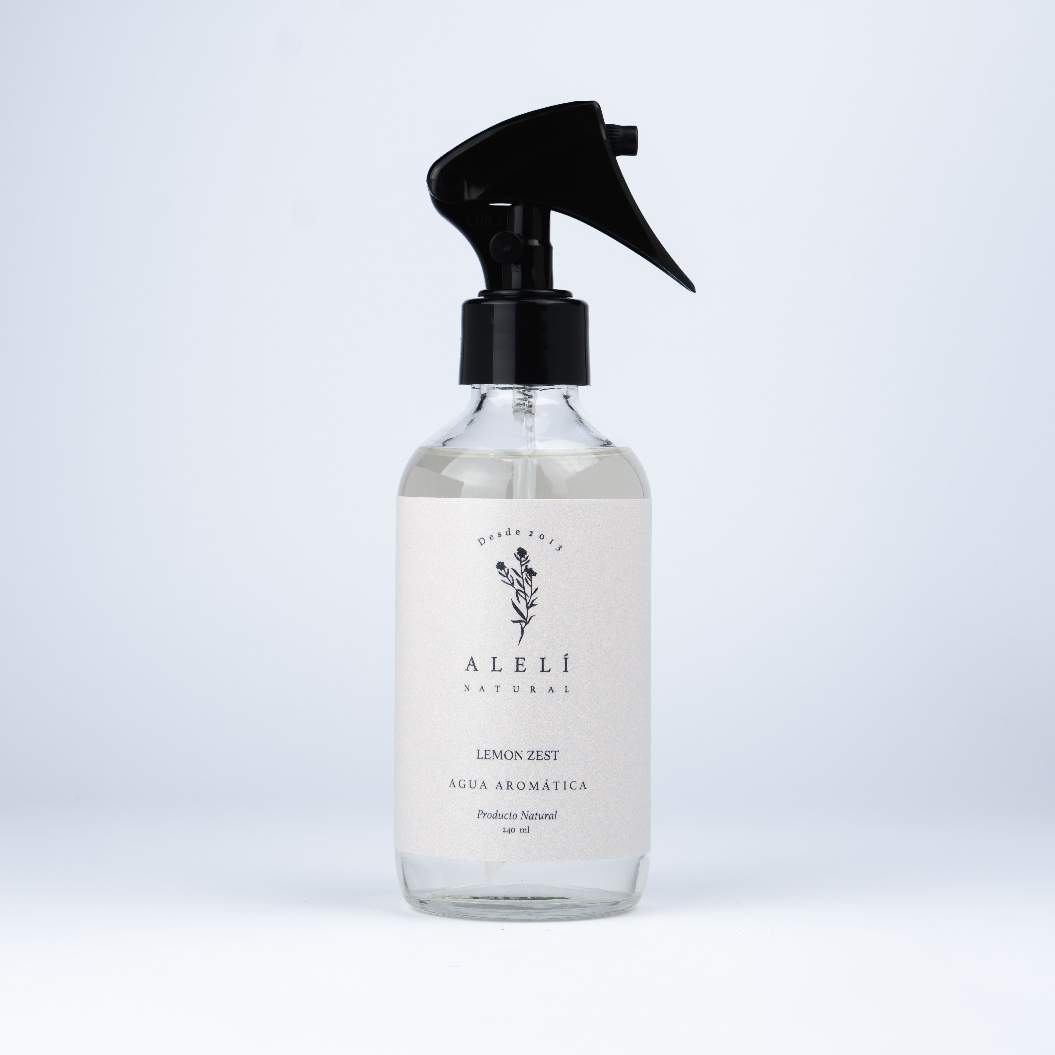 Aromatizador ambiental natural Alelí Natural 240 ml Lemon Zest. Aroma cítrico revitalizante perfecto para energizar espacios.