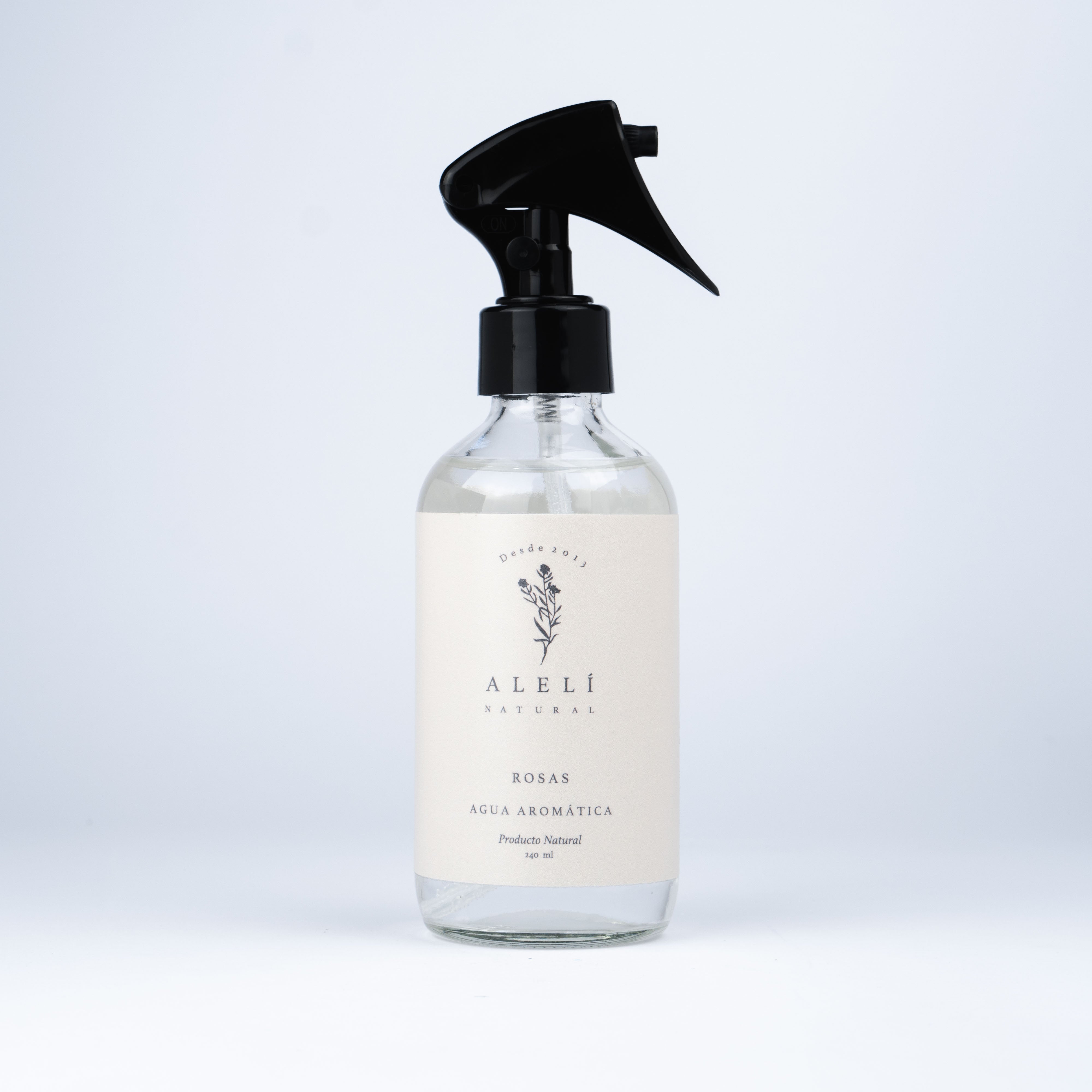 Aromatizador ambiental natural Alelí Natural 240 ml Rosas. Nota floral romántica para armonizar ambientes con suavidad.