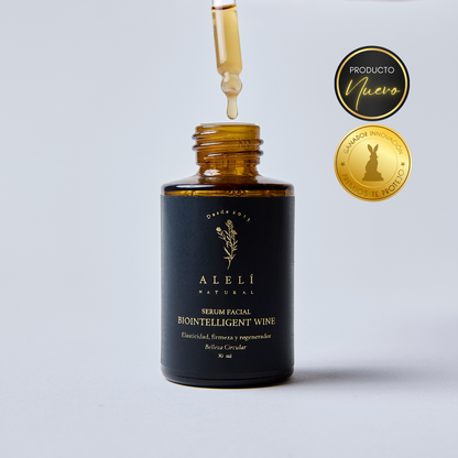 Su mezcla inteligente de activos incluye niacinamida de origen vegetal, que unifica el tono y reduce manchas; retinol vegano extra.